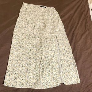 Midi skirt with side opening